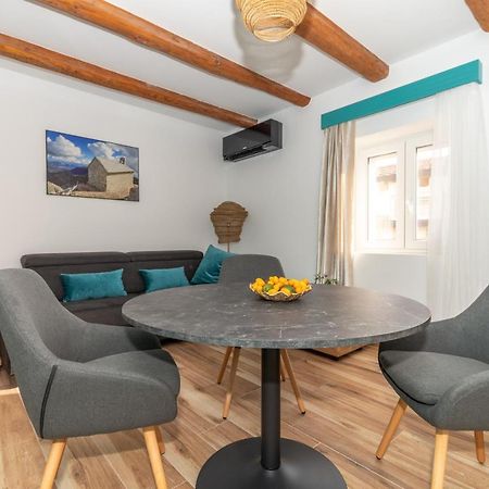 Ivka Makarska - Modern And Luxurious Oldtown Apartament Exterior photo