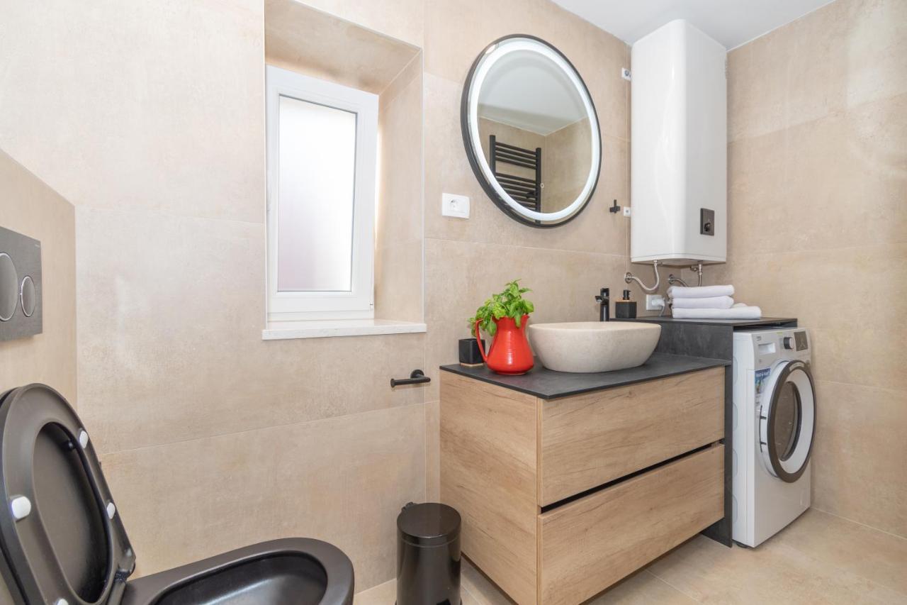 Ivka Makarska - Modern And Luxurious Oldtown Apartament Exterior photo